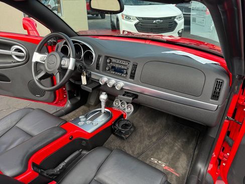 Used 2004 Chevrolet SSR w/ Preferred Equipment Group RWD image 22