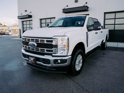 Used 2024 Ford F350 XLT image 3