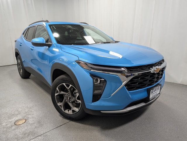 New 2026 Chevrolet Trax LT w/ Sunroof Package FWD image 2
