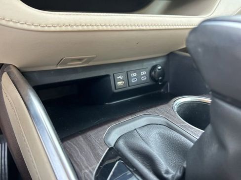 Used 2022 Toyota Highlander Limited FWD image 28