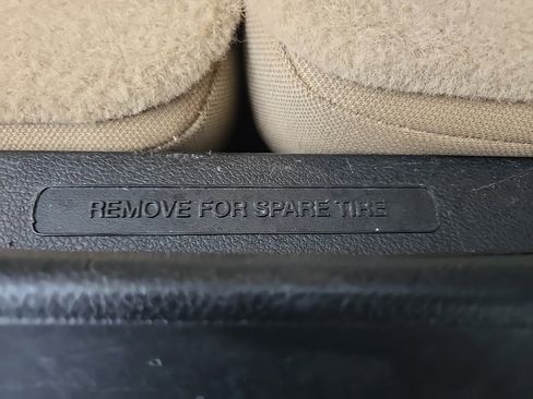 Used 2017 Ford Explorer XLT image 98