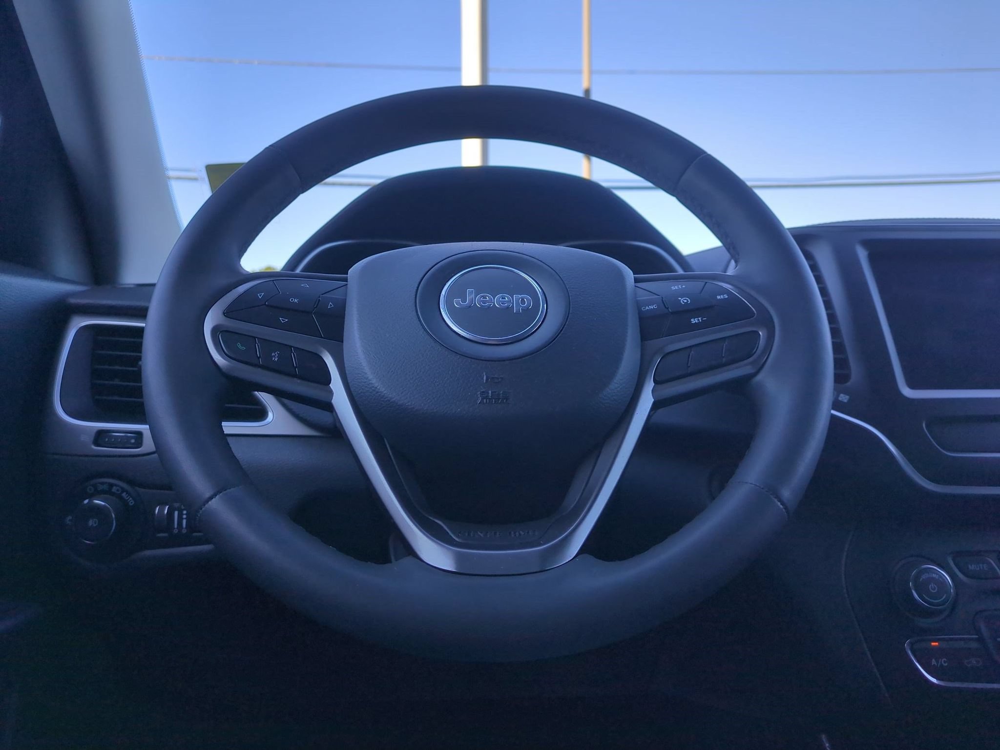 Used 2022 Jeep Cherokee Latitude Lux FWD image 15