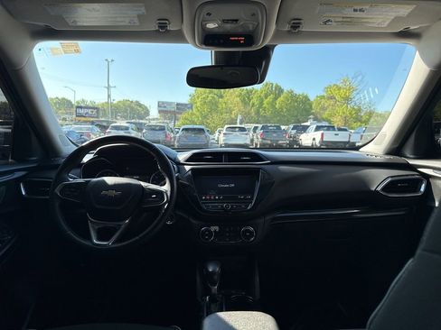 Used 2021 Chevrolet TrailBlazer LT image 12