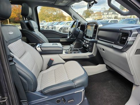 Used 2022 Ford F150 Limited image 10