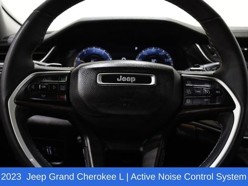 Used 2023 Jeep Grand Cherokee L Limited w/ Luxury Tech Group II image 10