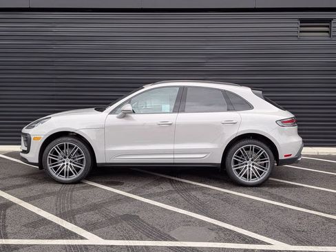 Certified 2026 Porsche Macan AWD/4WD image 2