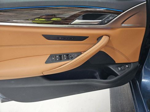 Used 2023 BMW 530e xDrive w/ Convenience Package image 9