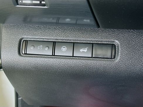 Used 2024 Nissan Pathfinder SL image 17