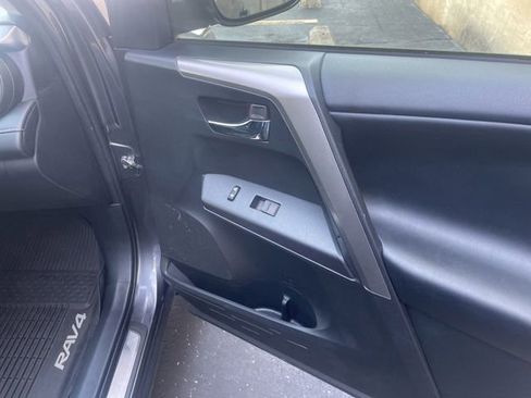 Used 2018 Toyota RAV4 XLE AWD/4WD image 47