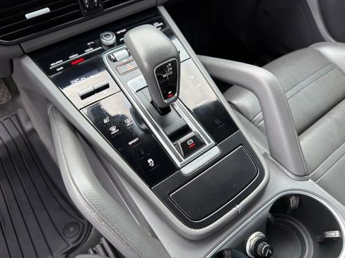 Used 2020 Porsche Cayenne image 27