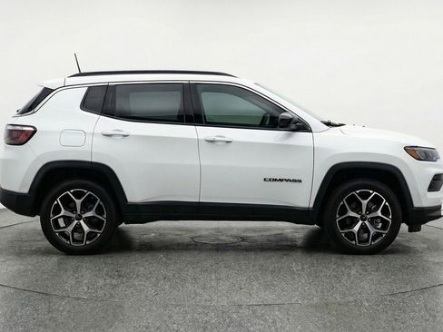Used 2025 Jeep Compass Limited image 11