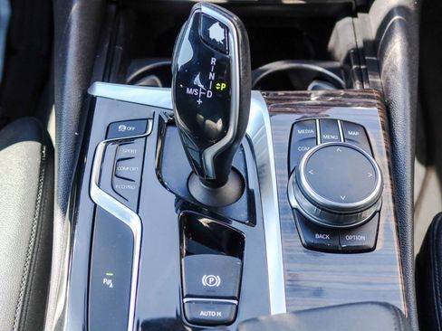 Used 2018 BMW 530i xDrive AWD/4WD image 18