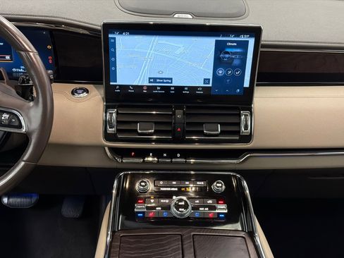 Used 2022 Lincoln Navigator Reserve image 24
