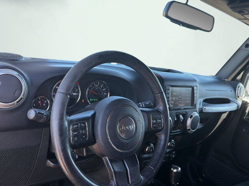 Used 2018 Jeep Wrangler Unlimited Sahara w/ Connectivity Group AWD/4WD image 16
