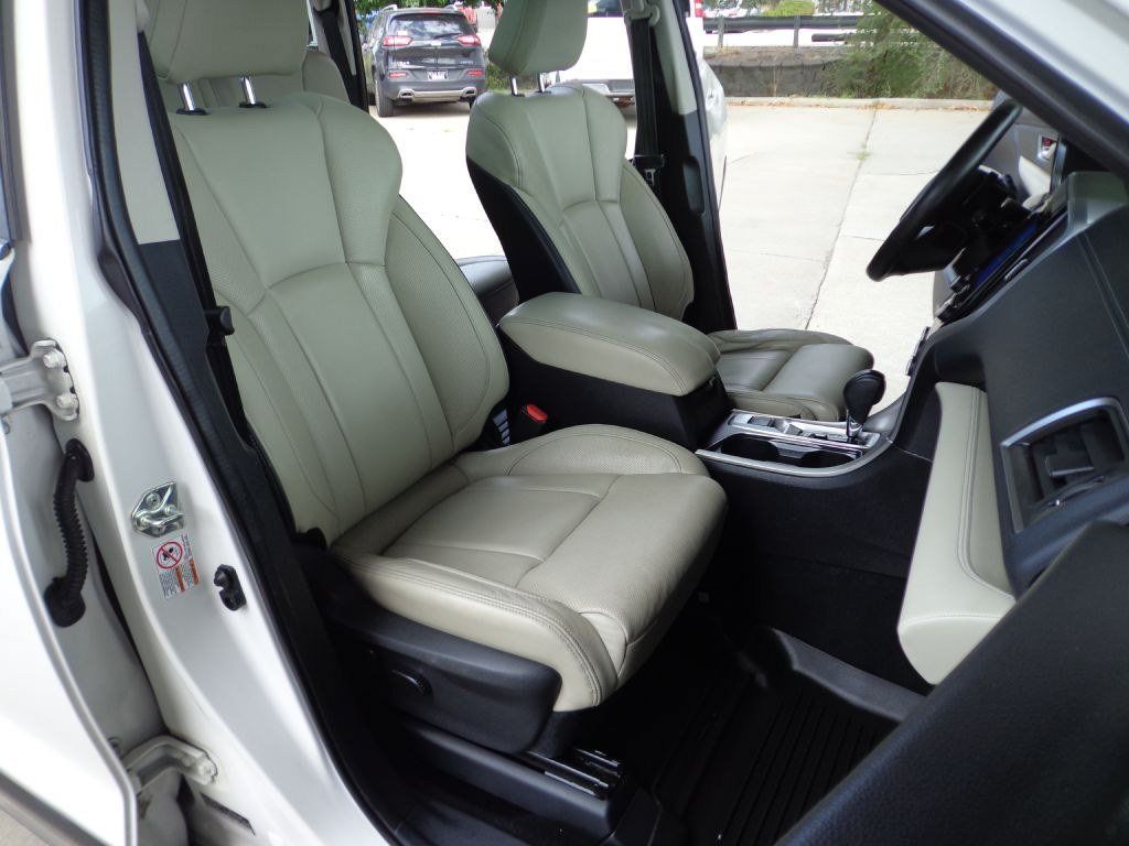 Used 2019 Subaru Ascent Limited AWD/4WD image 16