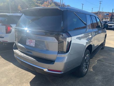 New 2026 Chevrolet Suburban LT image 22