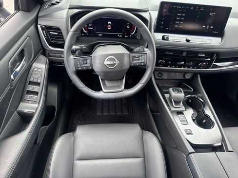 Used 2025 Nissan Rogue SL FWD image 15
