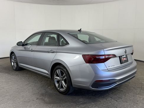 Used 2024 Volkswagen Jetta SE FWD image 5