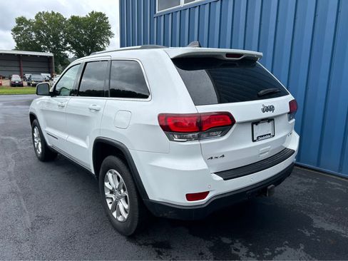 Used 2021 Jeep Grand Cherokee Laredo image 3
