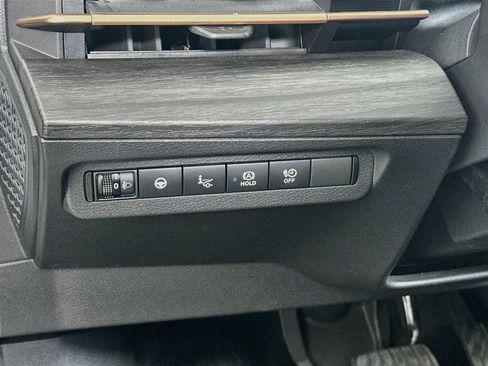 Used 2024 Nissan Ariya AWD image 17