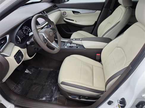 Used 2019 INFINITI QX50 Essential w/ Sensory Package image 9