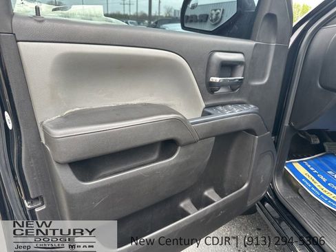 Used 2017 Chevrolet Silverado 1500 Custom w/ Custom Convenience Package AWD/4WD image 8