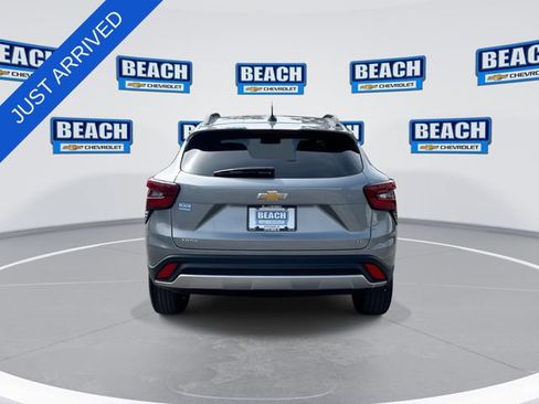 Used 2025 Chevrolet Trax LT w/ LT Convenience Package FWD image 7