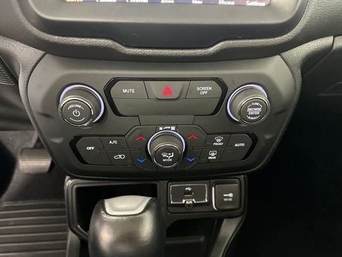 Used 2019 Jeep Renegade Limited w/ UConnect 8.4 Nav Group image 23
