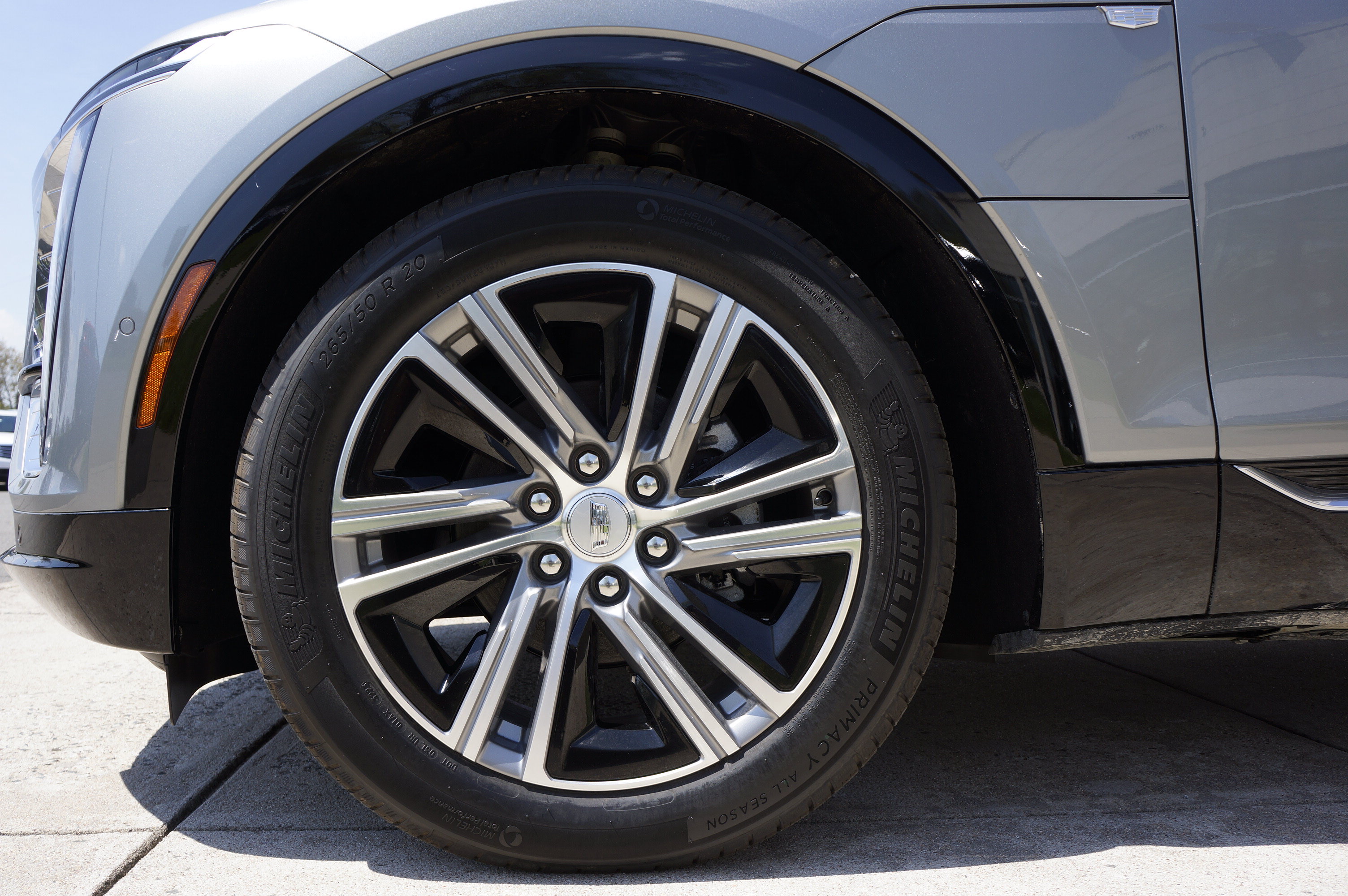 Used 2024 Cadillac Lyriq Tech RWD image 17