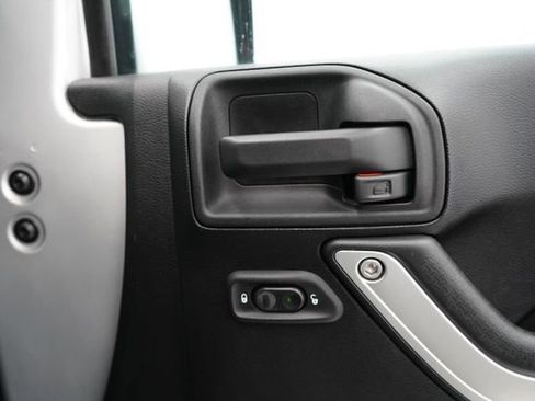 Used 2011 Jeep Wrangler Sahara w/ Dual Top Group image 39