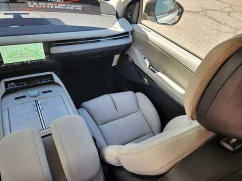 New 2026 Lincoln Navigator Premiere AWD/4WD image 12