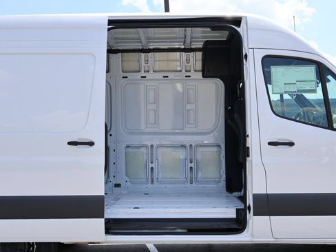 Used 2025 Mercedes-Benz Sprinter 2500 image 12