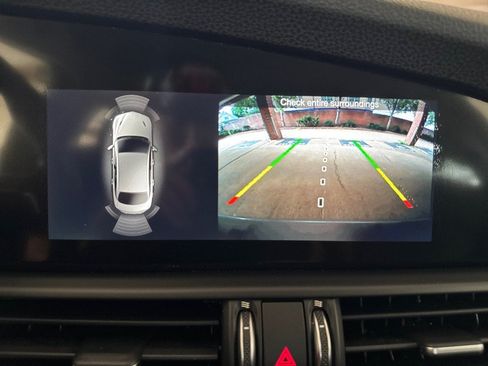Used 2019 Alfa Romeo Giulia AWD image 23