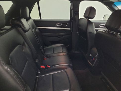 Used 2017 Ford Explorer XLT w/ Equipment Group 202A image 19