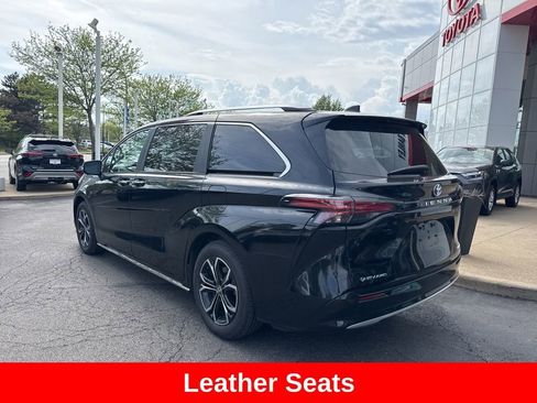 Used 2025 Toyota Sienna Platinum AWD/4WD image 5