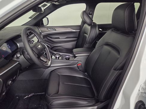 New 2026 Jeep Grand Cherokee L Limited RWD image 12