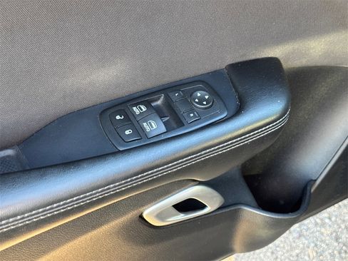 Used 2016 Dodge Challenger SXT image 11