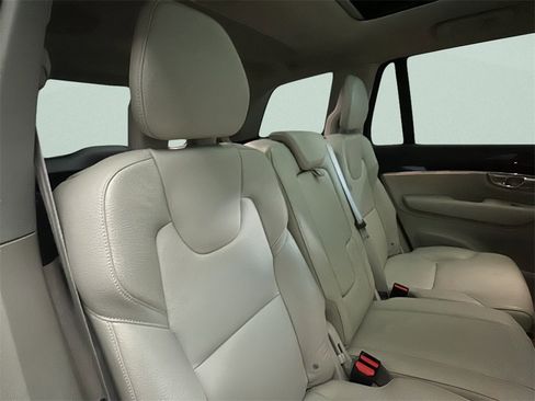 Used 2016 Volvo XC90 T6 Momentum w/ Momentum Plus Package image 15