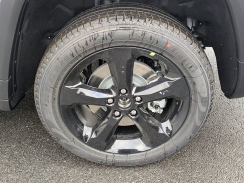 New 2025 Jeep Grand Cherokee L Limited w/ Luxury Tech Group II image 9