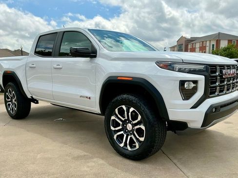 Used 2024 GMC Canyon AT4 w/ Technology Package AWD/4WD image 6