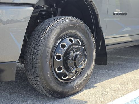 Used 2026 RAM 3500 Laramie AWD/4WD image 11