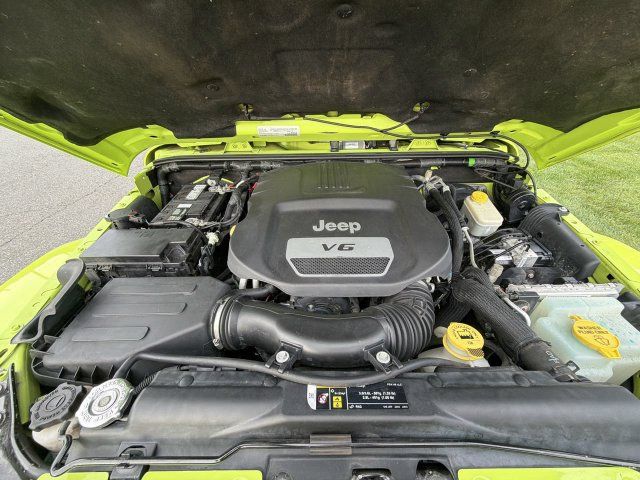 Used 2017 Jeep Wrangler Sahara w/ Connectivity Group AWD/4WD image 14