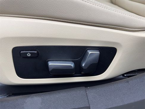 Used 2019 BMW 330i Sedan w/ Driving Assistance Package image 28