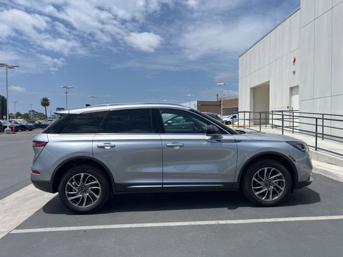 Used 2022 Lincoln Corsair FWD image 3