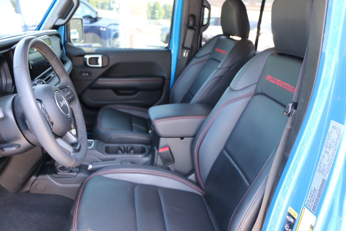 Used 2025 Jeep Gladiator Rubicon AWD/4WD image 26