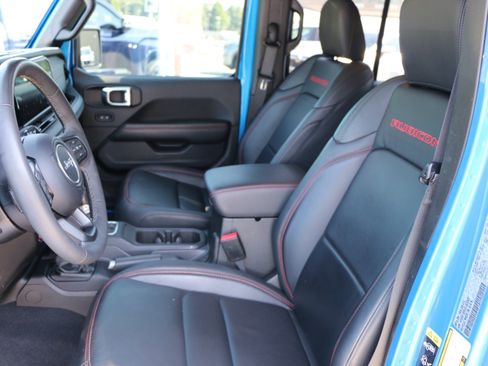 Used 2025 Jeep Gladiator Rubicon AWD/4WD image 26