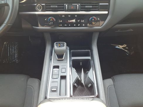 Used 2024 Nissan Pathfinder SV w/ SV Premium Package FWD image 11