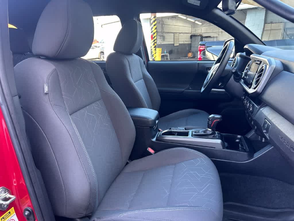 Used 2017 Toyota Tacoma TRD Sport w/ Tow Package RWD image 14