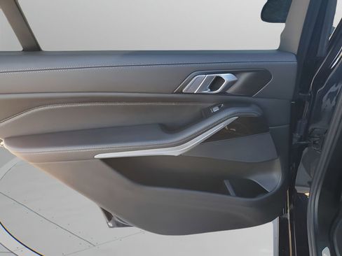 Used 2023 BMW X7 xDrive40i w/ M Sport Package image 17