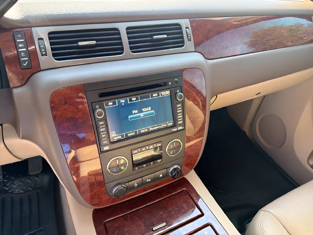 Used 2010 Chevrolet Suburban LTZ AWD/4WD image 24